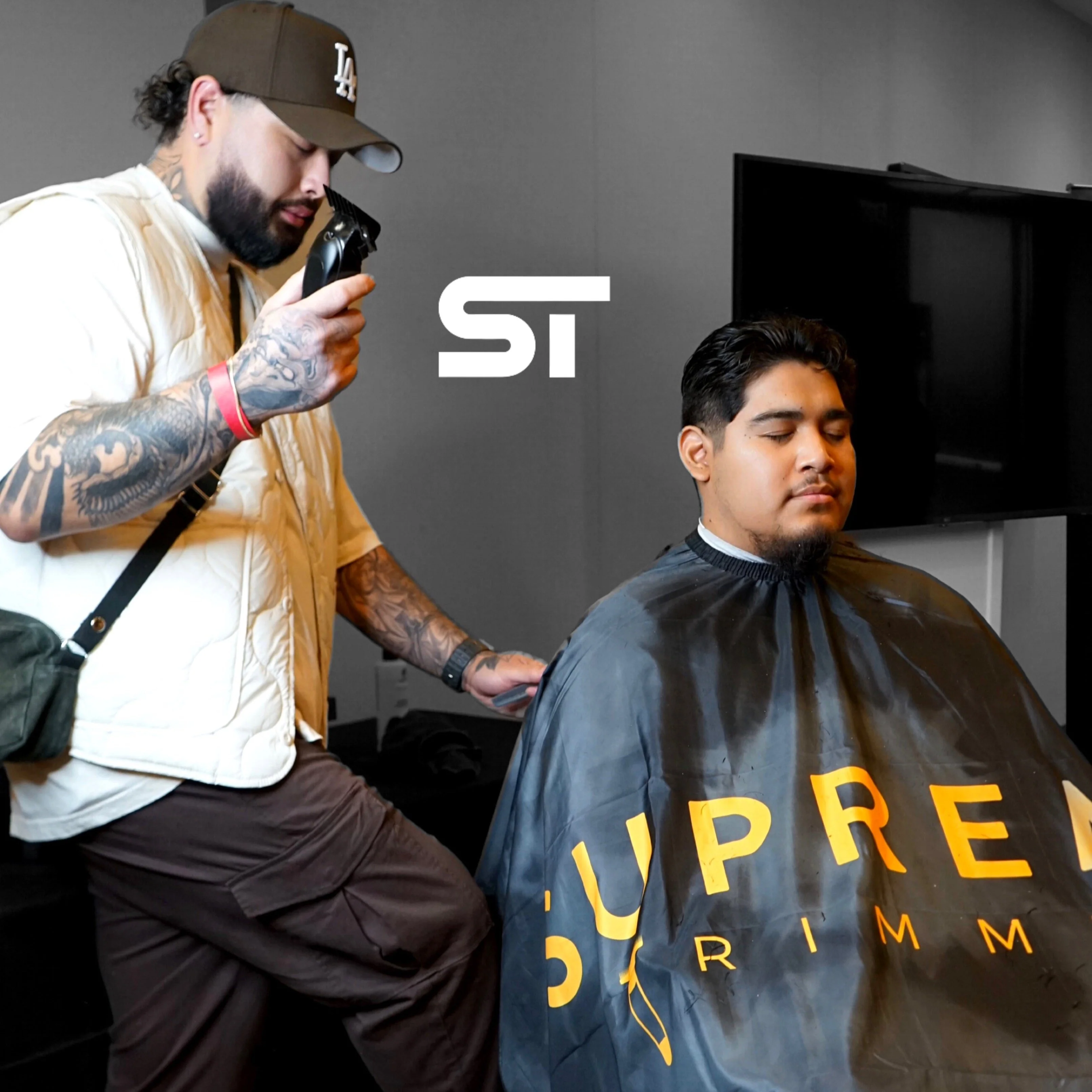 Premium Barber Cape - Image 18